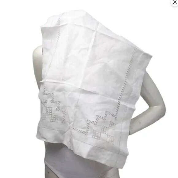 Vintage White Linen Table Runner Cutwork Design 33" x 17"  Cottage Farmhouse - Picture 5 of 9